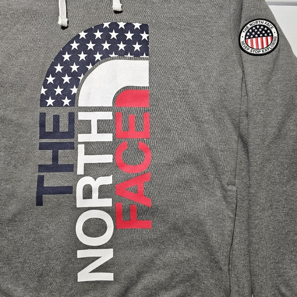 The North Face Men’s Size Medium Pullover Hoodie Gray USA Red Blue Patriotic TNF - Picture 3 of 10